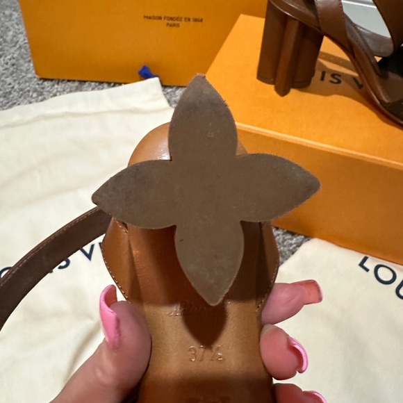 RARE Star Louis Vuitton Ankle Strap Star Heels - Size 7.5 - Worn a couple times - Picture 7 of 15